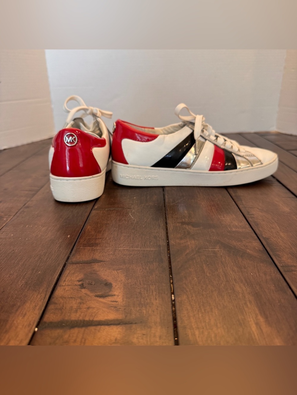 Michael Kors Conrad Sneaker 7 Optic White Silver Navy Red Sporty Chic Athletic